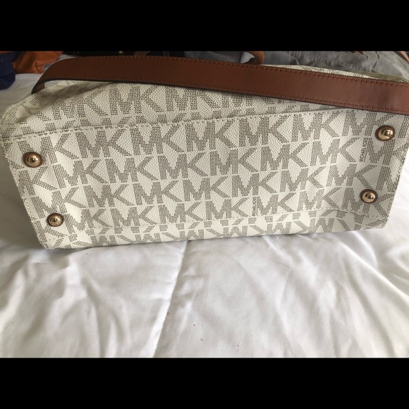 Michael Kors purse - Picture 5 of 5